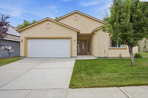 Photo of 2609 Eaglewatch Loop, Richland, WA 99354 (MLS # 294229)