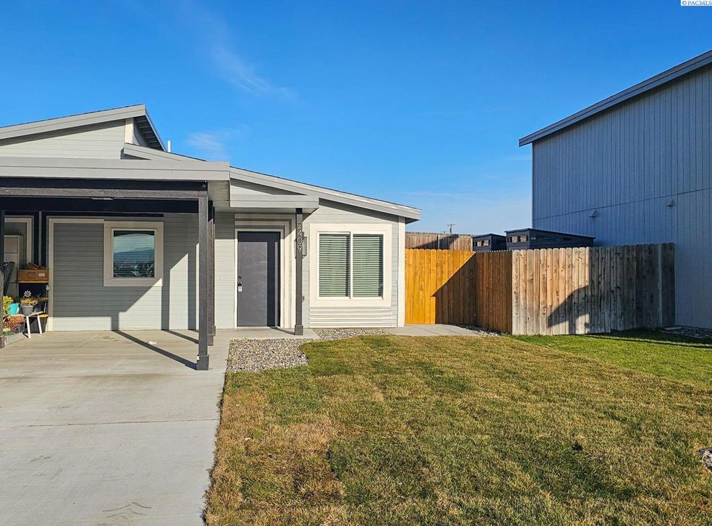 Photo of 2409 Ronan Street, Pasco, WA 99301 (MLS # 289569)