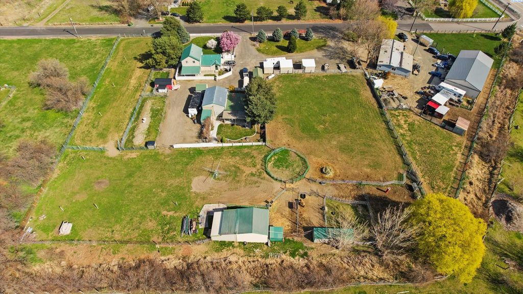 Photo of 46606 S Morton Road, Kennewick, WA 99337 (MLS # 290538)