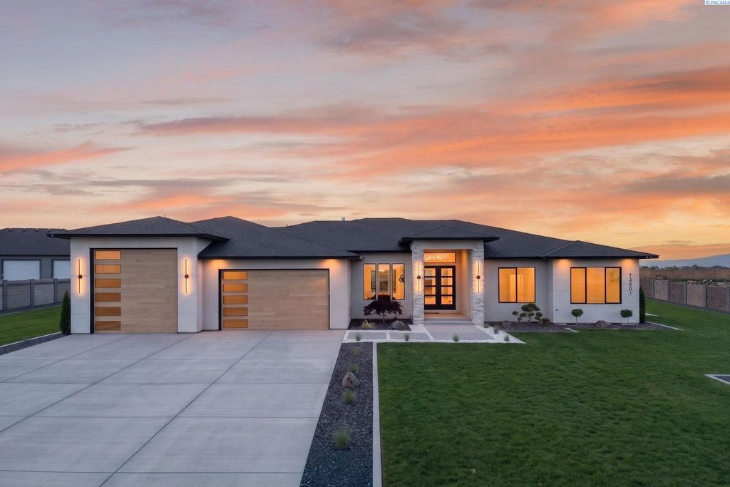 Photo of 12407 Furlong Ln, Kennewick, WA 99338 (MLS # 292692)