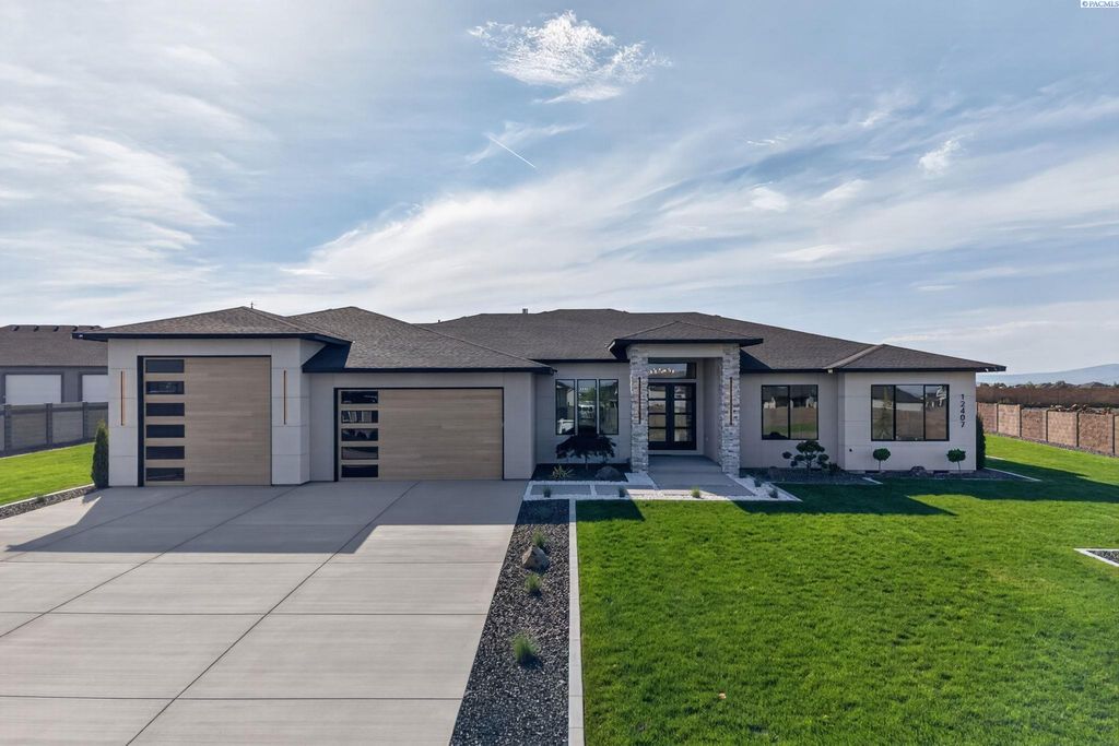 Photo of 12407 Furlong Ln, Kennewick, WA 99338 (MLS # 292692)