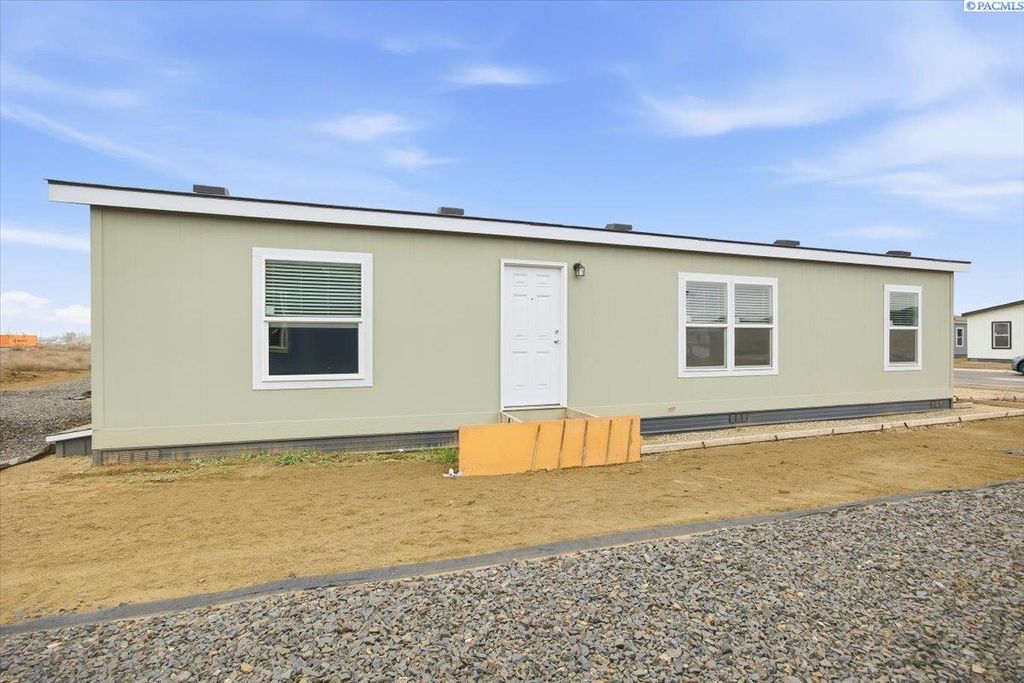 Photo of 2681 E Edison Ave #30, Sunnyside, WA 98944 (MLS # 289443)