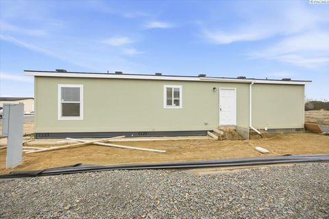 Photo of 2681 E Edison Ave #30, Sunnyside, WA 98944 (MLS # 289443)