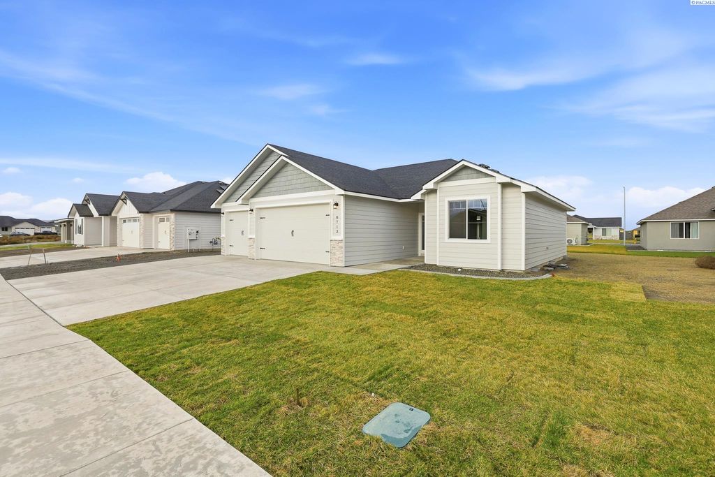 Photo of 8713 Silver Mound Dr, Pasco, WA 99301 (MLS # 289317)