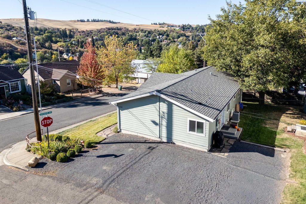 Photo of 608 S I St, Colfax, WA 99111 (MLS # 291772)