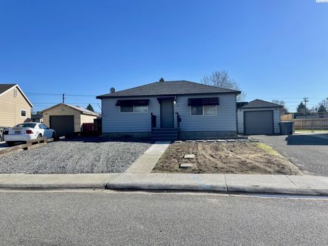 Photo of 1908 Everest Ave, Richland, WA 99354 (MLS # 290992)