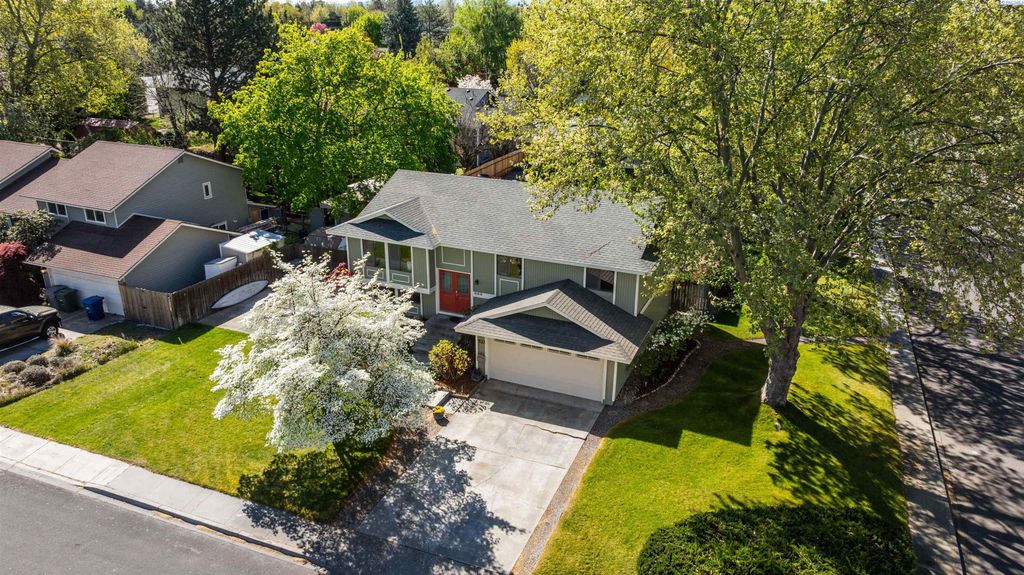 Photo of 533 Doubletree Ct, Richland, WA 99354 (MLS # 292225)