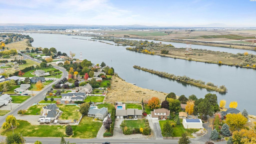 Photo of 65 Snake River Dr, Burbank, WA 99323 (MLS # 291471)