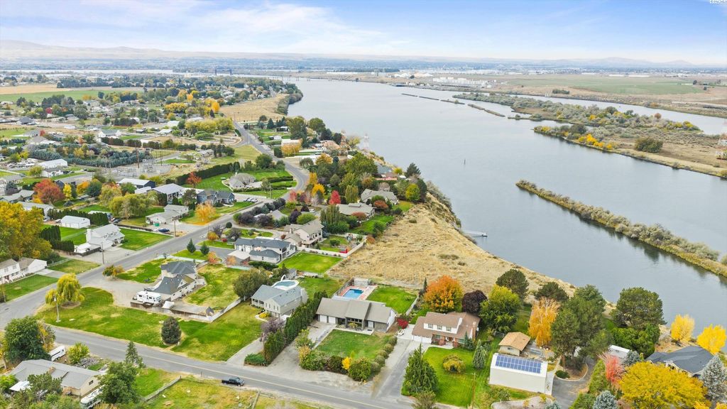 Photo of 65 Snake River Dr, Burbank, WA 99323 (MLS # 291471)