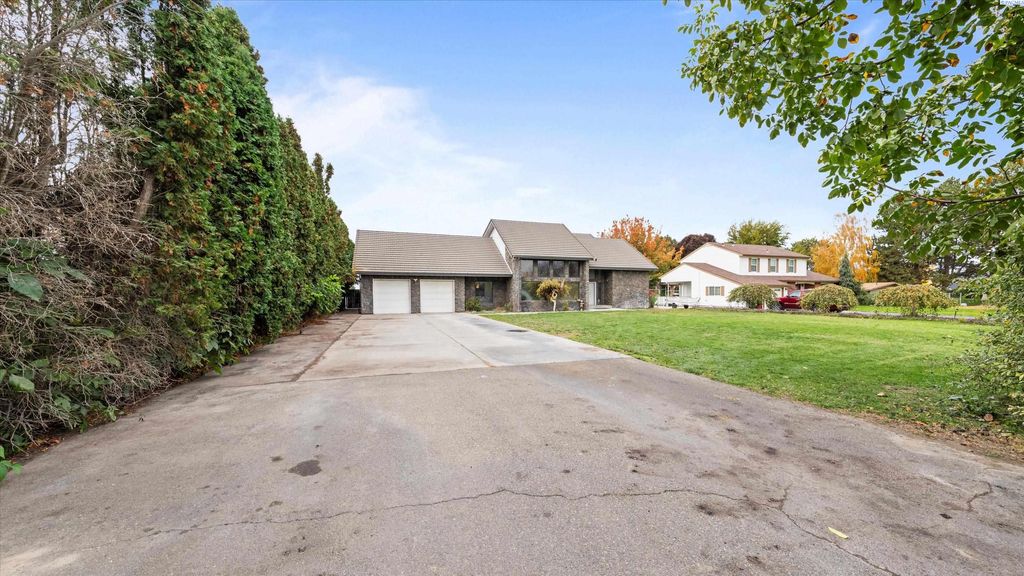 Photo of 65 Snake River Dr, Burbank, WA 99323 (MLS # 291471)