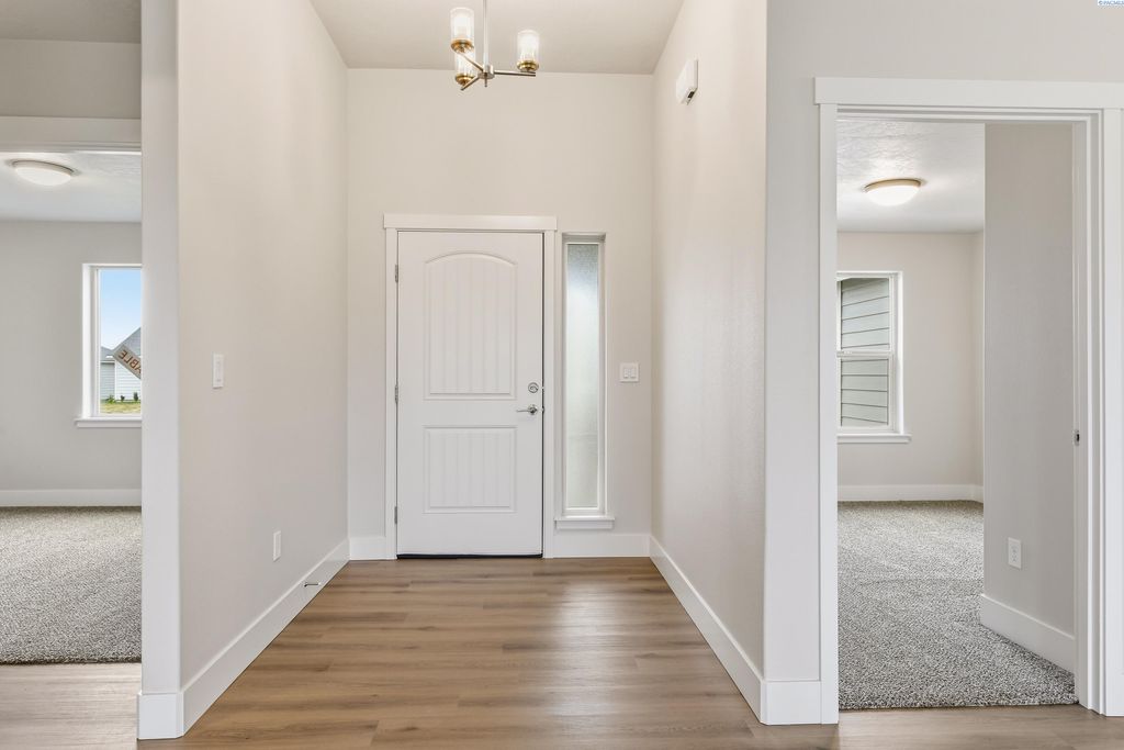 Photo of 1608 Diamond Ave, Grandview, WA 98930 (MLS # 290175)