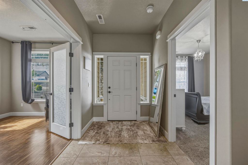 Photo of 2926 Sunshine Ridge Rd, Kennewick, WA 99338 (MLS # 292409)