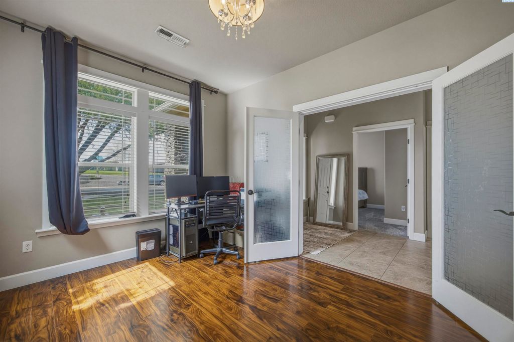 Photo of 2926 Sunshine Ridge Rd, Kennewick, WA 99338 (MLS # 292409)