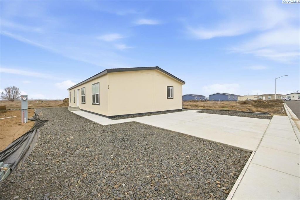 Photo of 2681 E Edison Ave #32, Sunnyside, WA 98944 (MLS # 289445)