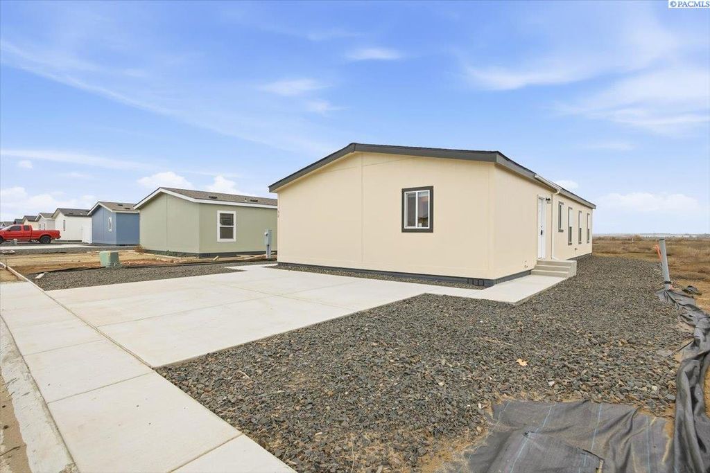 Photo of 2681 E Edison Ave #32, Sunnyside, WA 98944 (MLS # 289445)