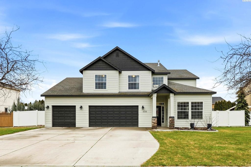 Photo of 4208 Monterey Drive, Pasco, WA 99301 (MLS # 290560)