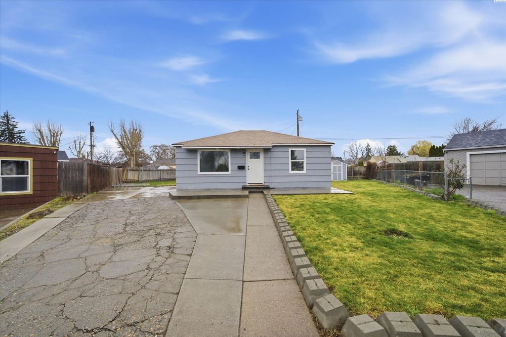 Photo of 508 S Zillah St, Kennewick, WA 99336 (MLS # 292902)
