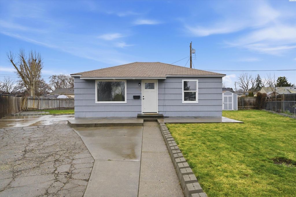 Photo of 508 S Zillah St, Kennewick, WA 99336 (MLS # 292902)