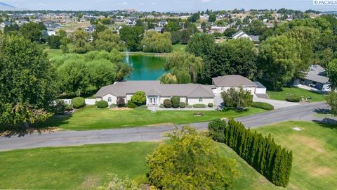 Photo of 3413 Eastlake Drive, West Richland, WA 99353 (MLS # 286122)