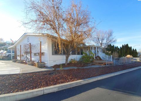 Photo of 73 Ridgecliff Dr, Richland, WA 99352 (MLS # 289202)