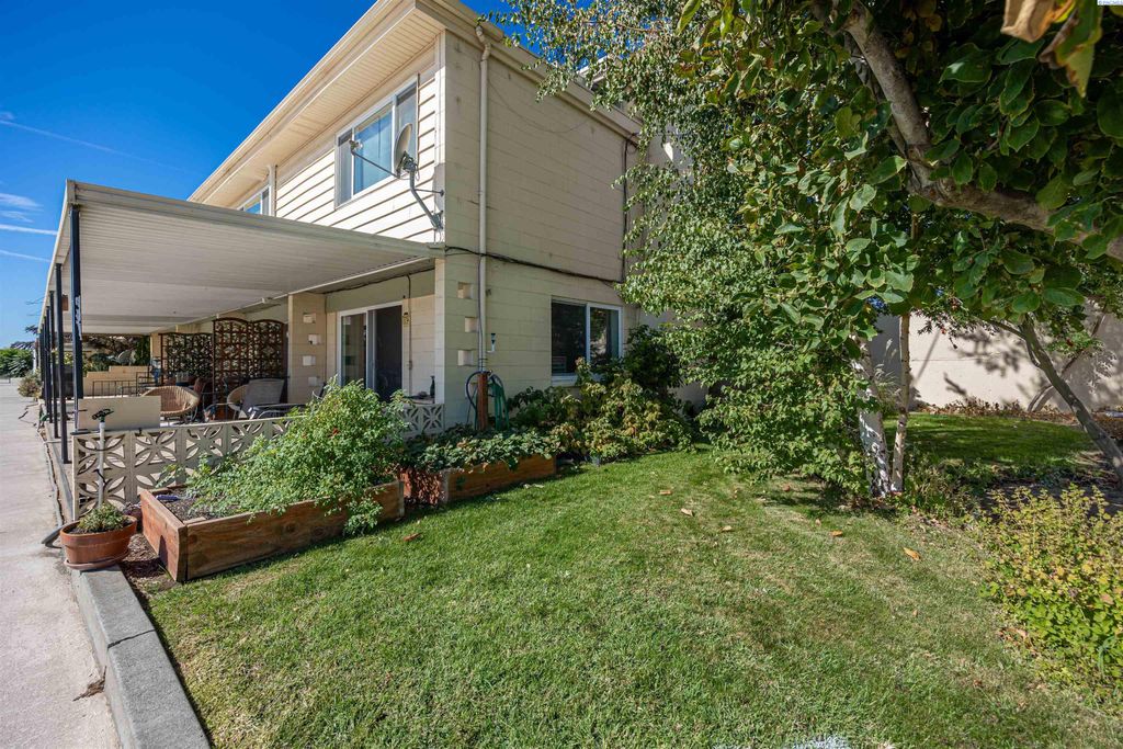 Photo of 218 N Underwood St, Kennewick, WA 99337 (MLS # 291654)