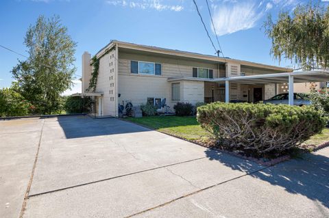 Photo of 218 N Underwood St, Kennewick, WA 99337 (MLS # 291654)
