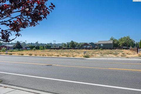 Photo of 1826 S Washington St, Kennewick, WA 99337 (MLS # 287670)