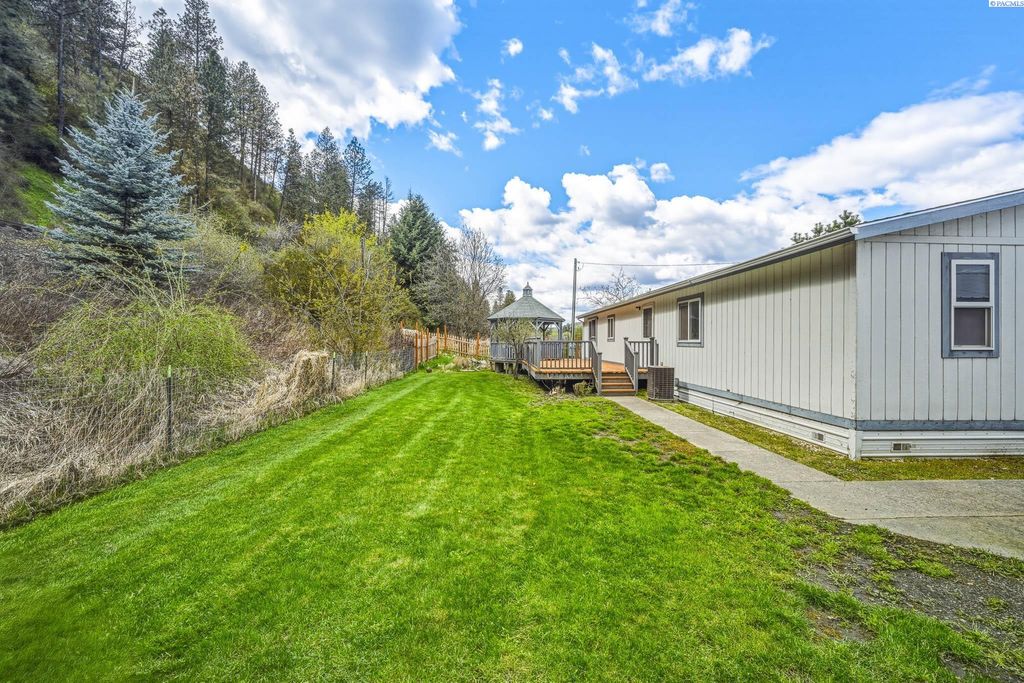 Photo of 421 W A Ave, Colfax, WA 99111 (MLS # 292390)