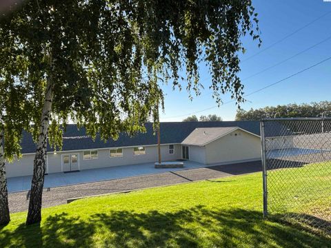 Photo of 791 Country Haven Loop, Pasco, WA 99301 (MLS # 287705)
