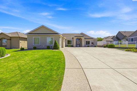 Photo of 4305 Norma Loop, West Richland, WA 99353 (MLS # 293599)