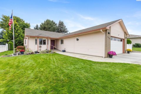Photo of 320 W Canyon Lakes Dr, Kennewick, WA 99337 (MLS # 287876)