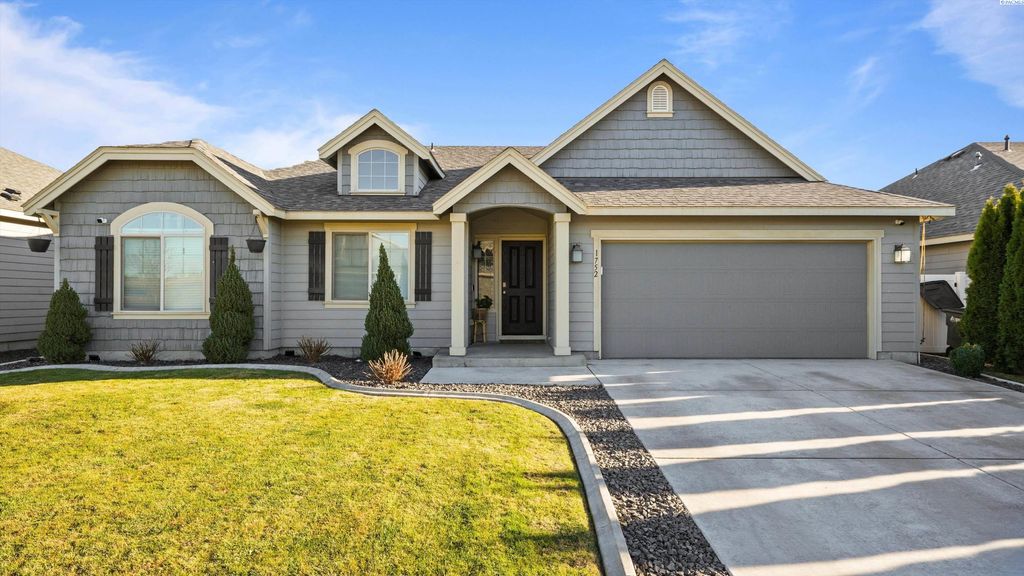 Photo of 1752 S 13th St, Sunnyside, WA 98944 (MLS # 289305)