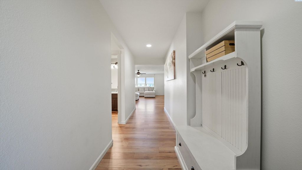 Photo of 1752 S 13th St, Sunnyside, WA 98944 (MLS # 289305)