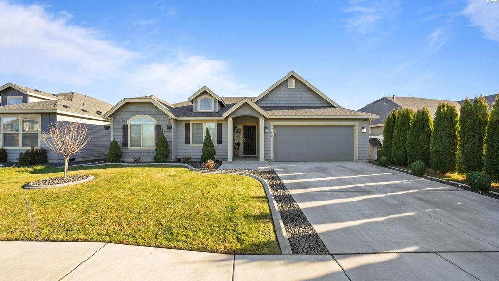 Photo of 1752 S 13th St, Sunnyside, WA 98944 (MLS # 289305)