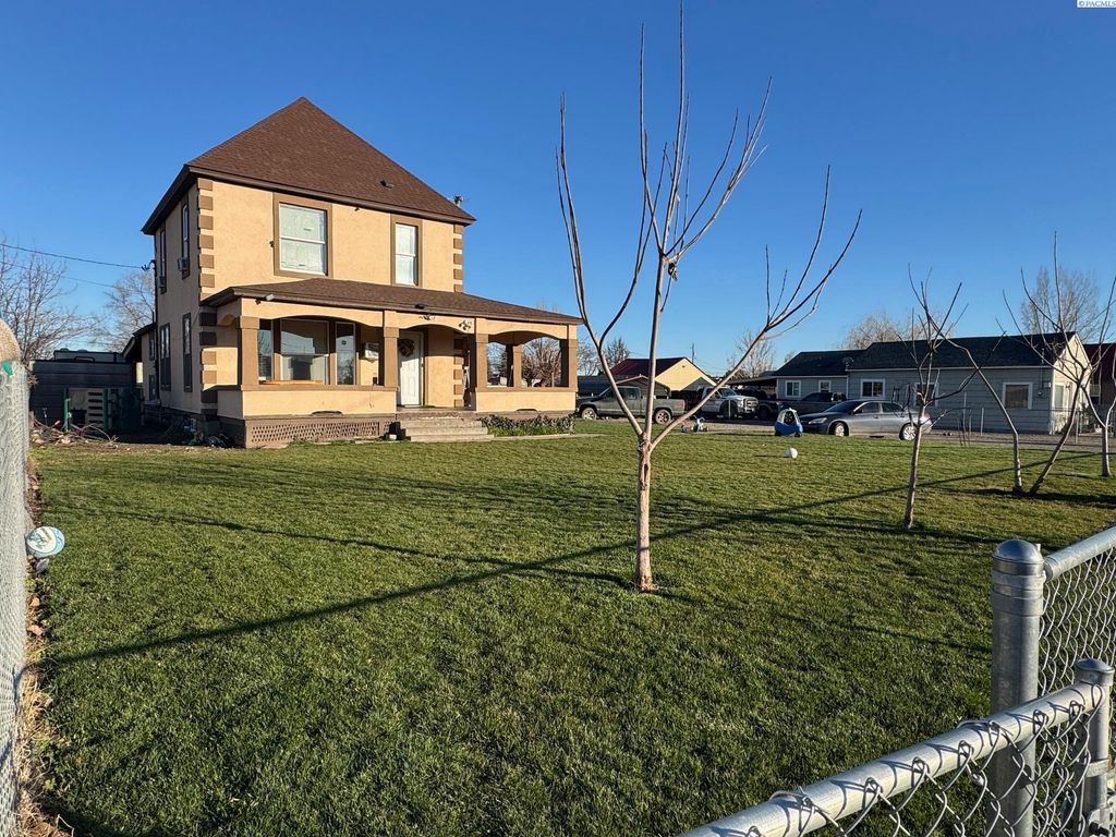 Photo of 340 N 11th Street, Sunnyside, WA 98944 (MLS # 290815)