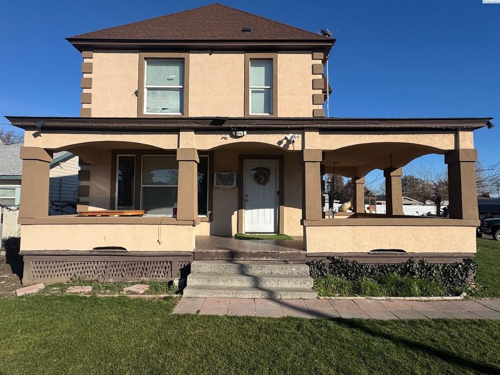 Photo of 340 N 11th Street, Sunnyside, WA 98944 (MLS # 290815)