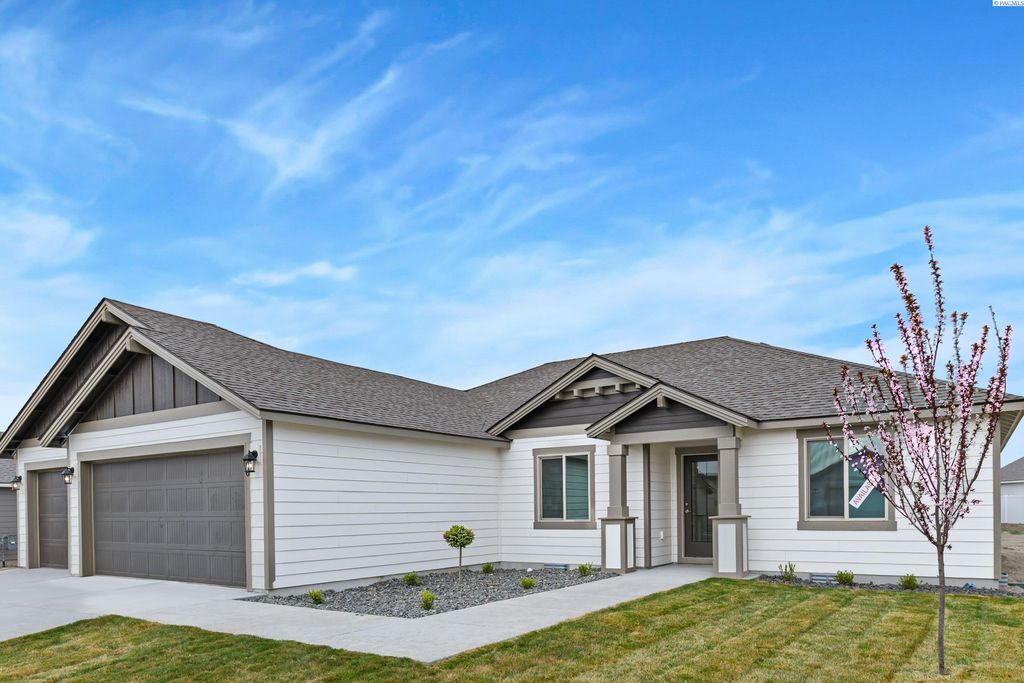 Photo of 606 Grapevine St, Grandview, WA 98930 (MLS # 291687)