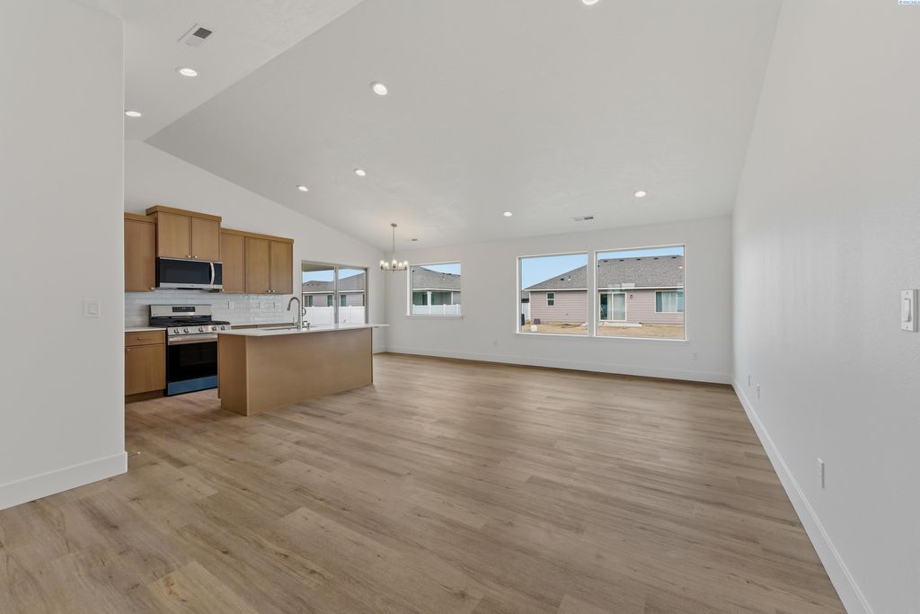 Photo of 606 Grapevine St, Grandview, WA 98930 (MLS # 291687)