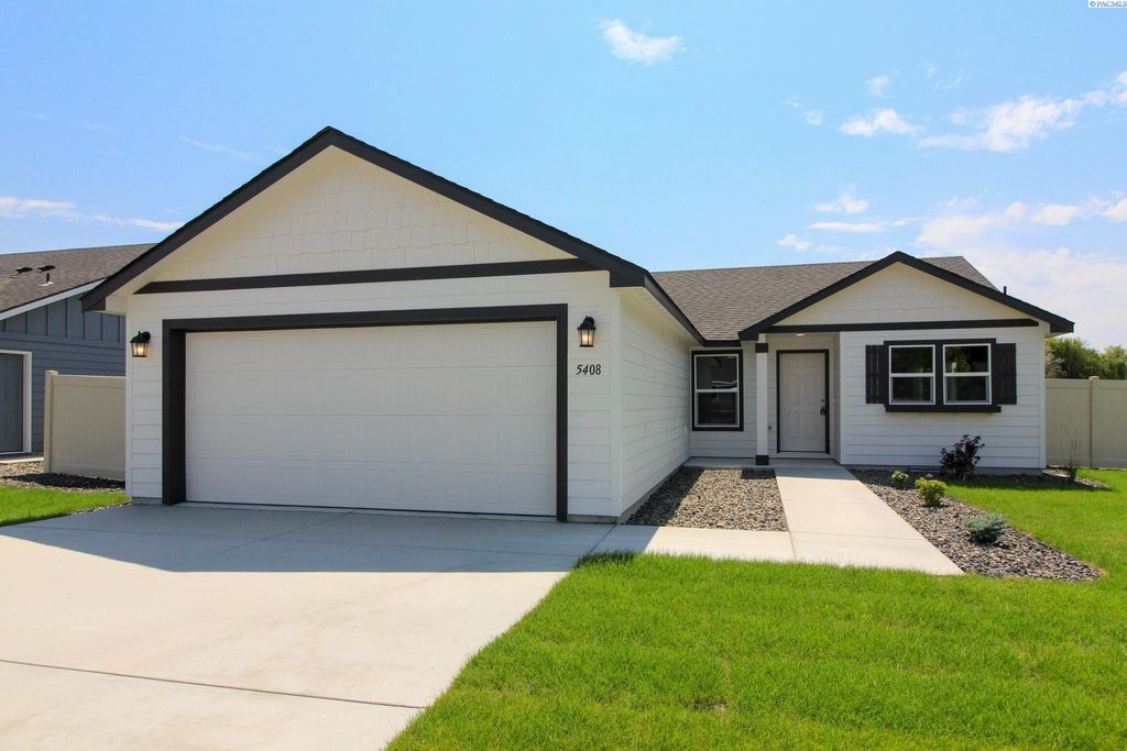 Photo of 5408 W Ella Court, Pasco, WA 99301 (MLS # 286862)