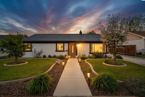 Photo of 1910 N 9th Ave, Pasco, WA 99301 (MLS # 292166)