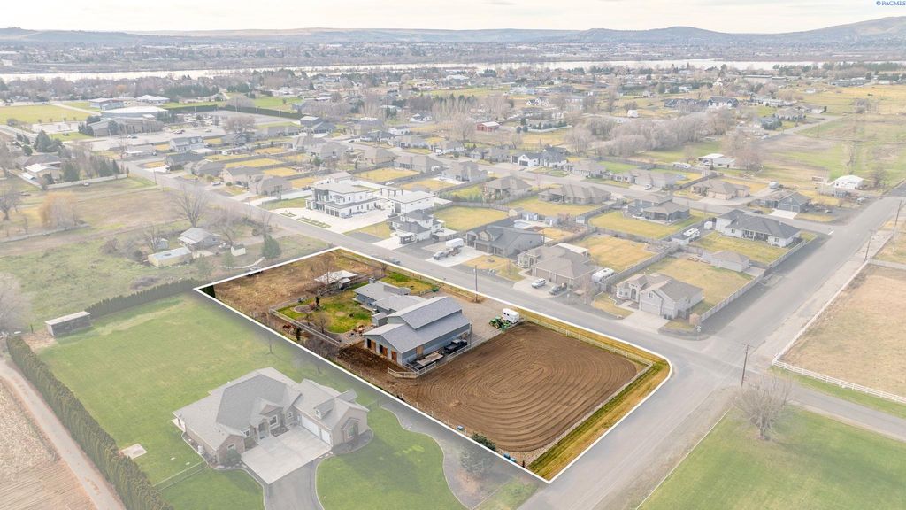 Photo of 2205 Rd 72, Pasco, WA 99301 (MLS # 289789)