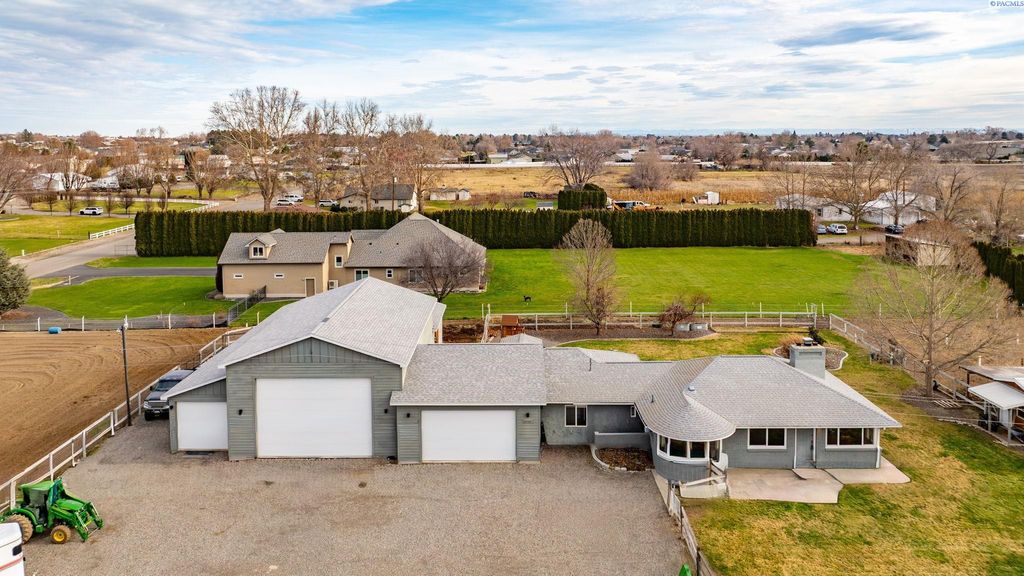 Photo of 2205 Rd 72, Pasco, WA 99301 (MLS # 289789)