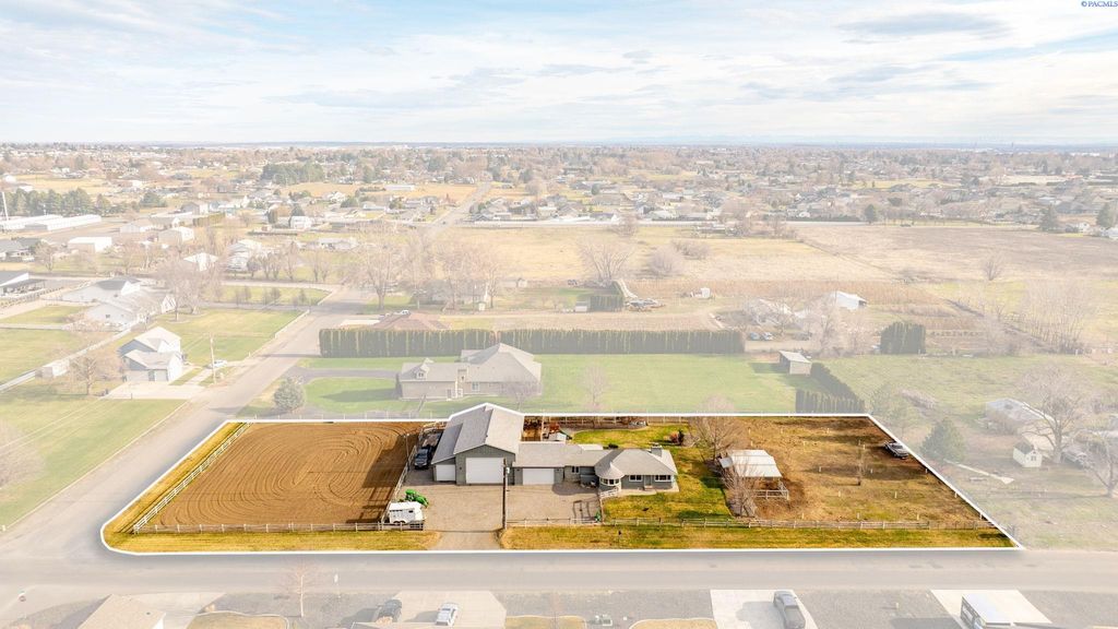 Photo of 2205 Rd 72, Pasco, WA 99301 (MLS # 289789)