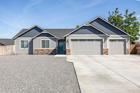 Photo of 683 Sedgwick Place, Richland, WA 99352 (MLS # 293521)