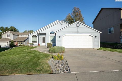 Photo of 3435 S Dennis St, Kennewick, WA 99337 (MLS # 287648)