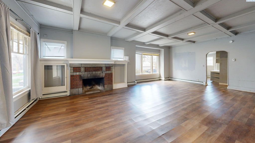 Photo of 675 NE Maple St, Pullman, WA 99163 (MLS # 292020)