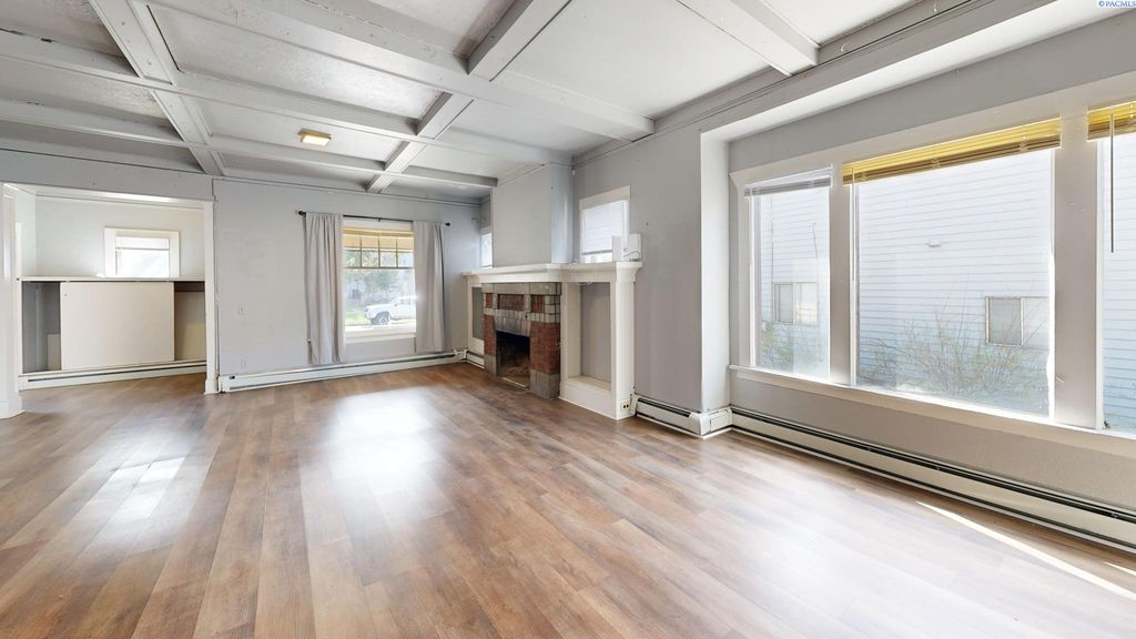 Photo of 675 NE Maple St, Pullman, WA 99163 (MLS # 292020)