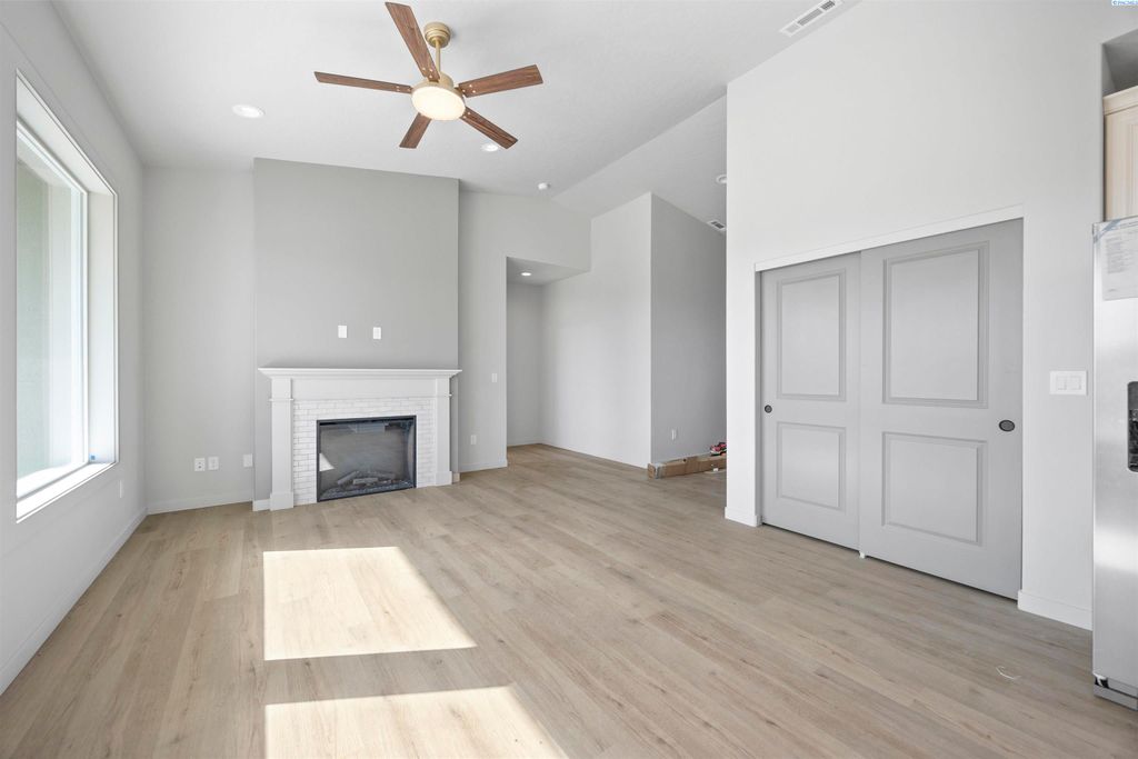 Photo of 606 Eureka Ave, Pasco, WA 99301 (MLS # 291433)