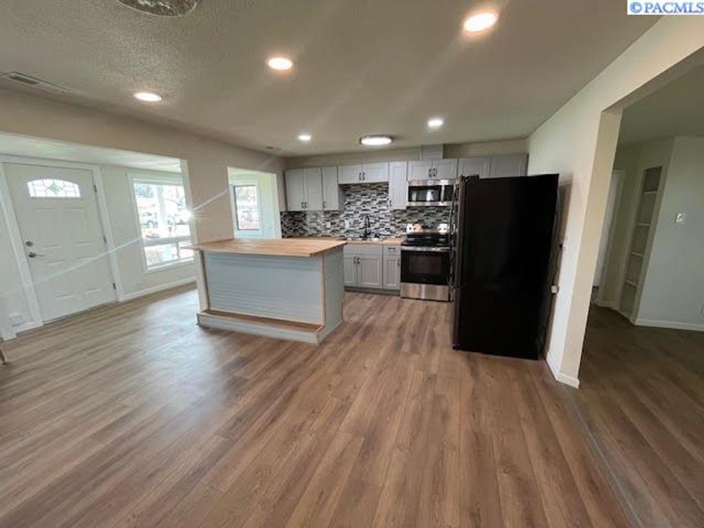 Photo of 1414 S Fir St, Kennewick, WA 99337 (MLS # 291829)