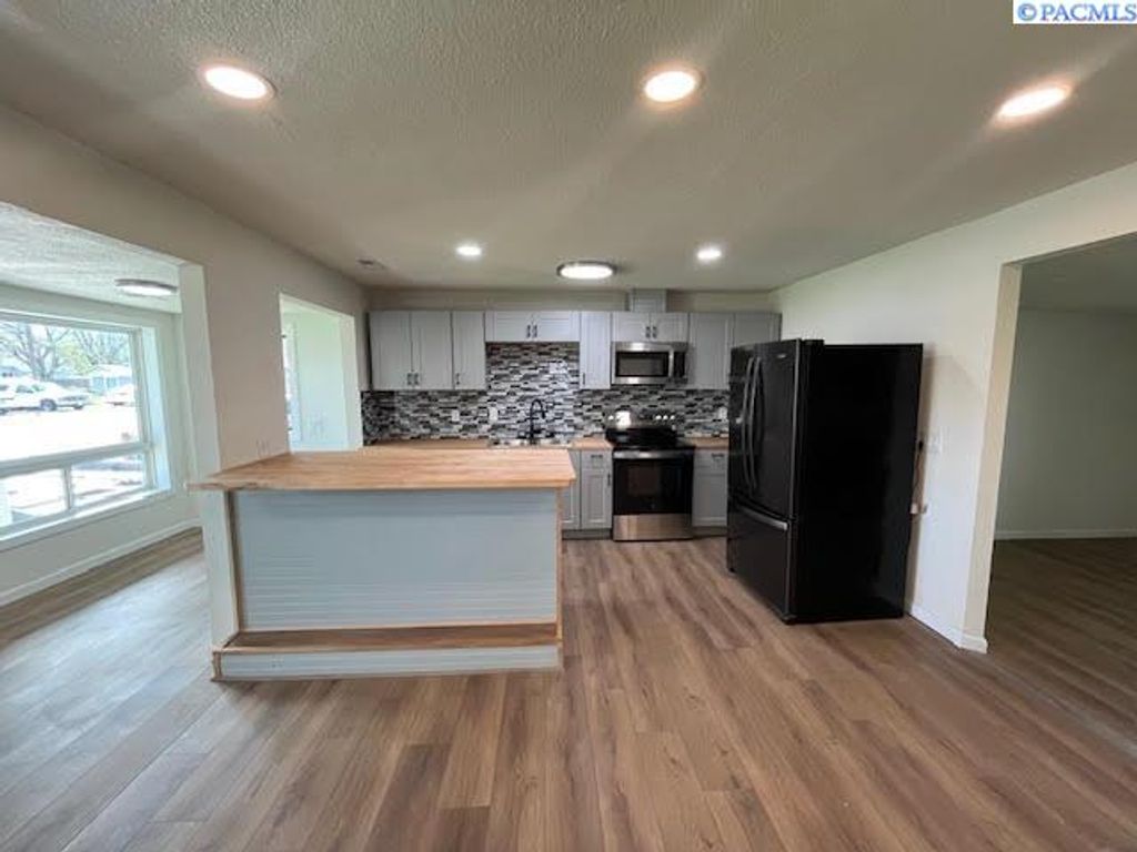 Photo of 1414 S Fir St, Kennewick, WA 99337 (MLS # 291829)